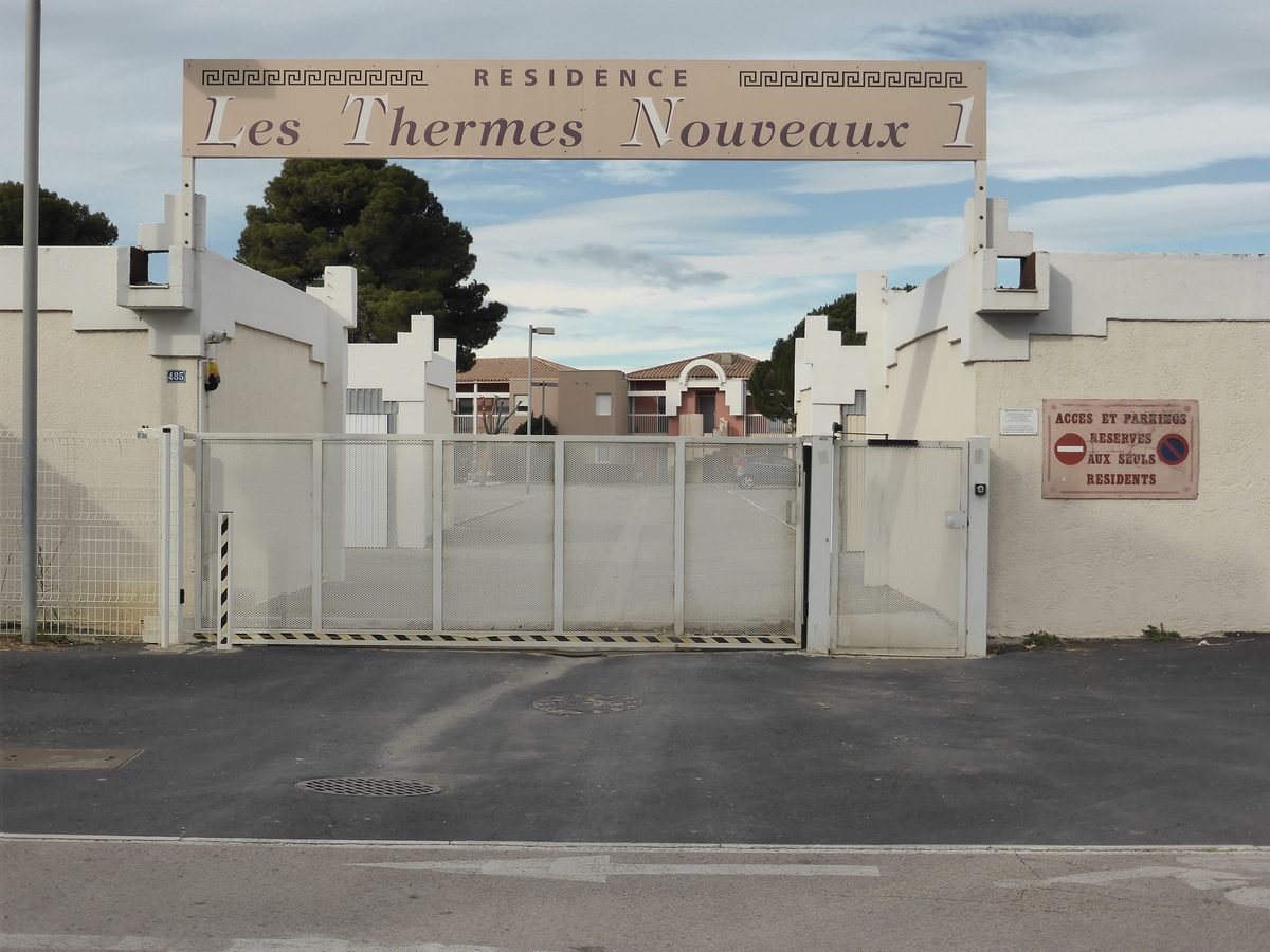 Entrée de la résidence Les Thermes Nouveaux&nbsp;I, avenue des Hespérides